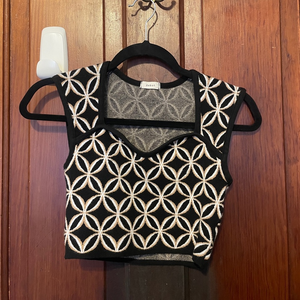 White beige and black knit tank top cropped